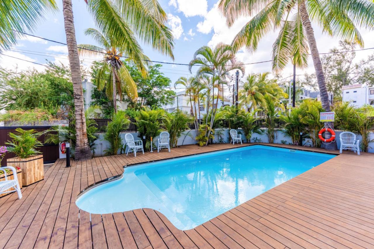 Les Cerisiers Beach Residence, Cosy And Modern 3 Bedroom Apartment Located 50 Metres From The Beach And From All Amenities And Restaurants On The Coastal Road Flic en Flac Экстерьер фото