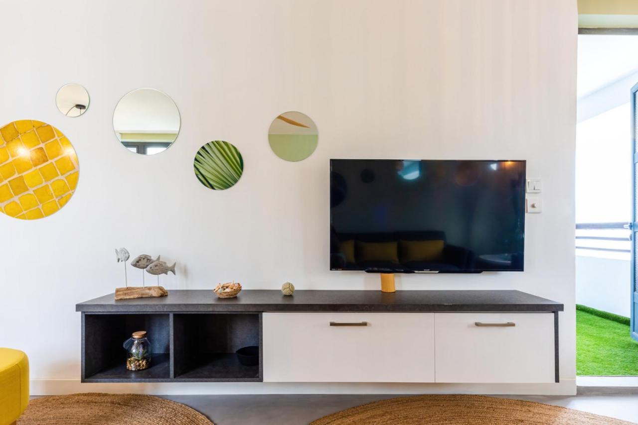 Les Cerisiers Beach Residence, Cosy And Modern 3 Bedroom Apartment Located 50 Metres From The Beach And From All Amenities And Restaurants On The Coastal Road Flic en Flac Экстерьер фото