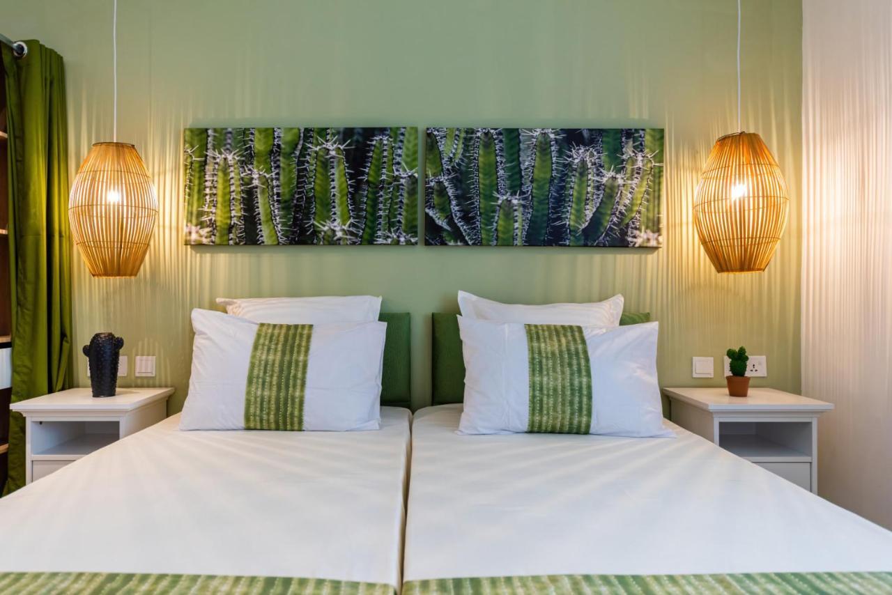 Les Cerisiers Beach Residence, Cosy And Modern 3 Bedroom Apartment Located 50 Metres From The Beach And From All Amenities And Restaurants On The Coastal Road Flic en Flac Экстерьер фото