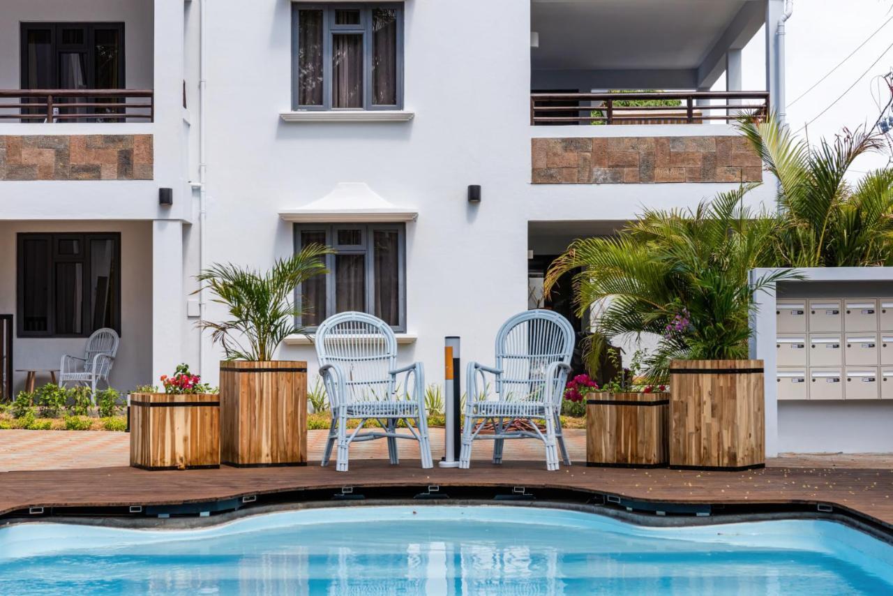 Les Cerisiers Beach Residence, Cosy And Modern 3 Bedroom Apartment Located 50 Metres From The Beach And From All Amenities And Restaurants On The Coastal Road Flic en Flac Экстерьер фото